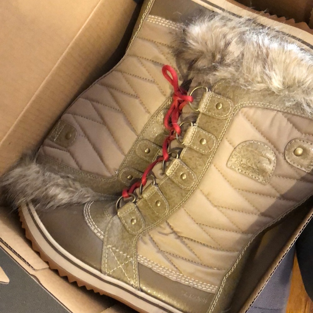 Sorel Tofino II WP (waterproof) size 7.5 worn once new in box